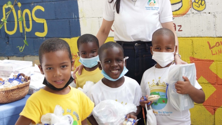 Entrega de juguetes en Estancias Infantiles Jesús Rey de Gloria